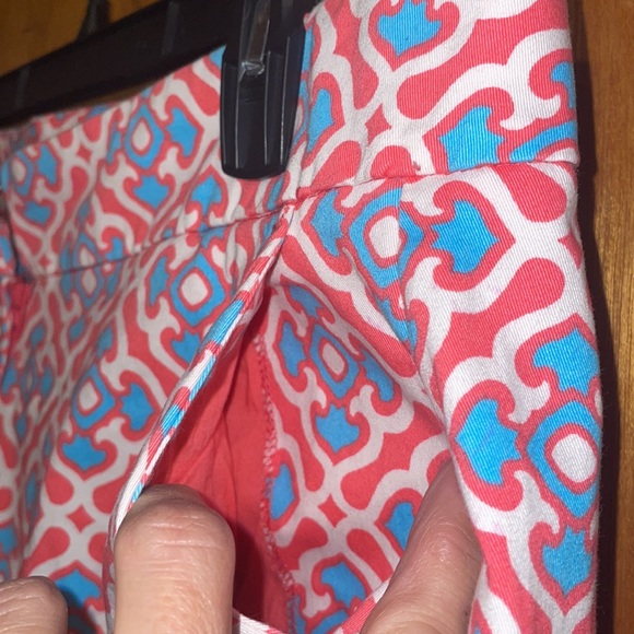 •CROWN & IVY•PINK/BLUE/WHITE GEOMETRIC PATTERN SCALLOPED HEM SHORTS SIZE 12P EUC - Picture 6 of 11
